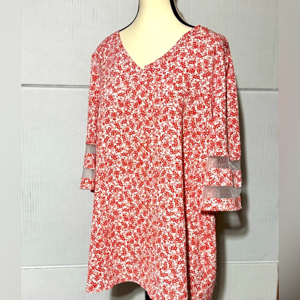 jouica women’s XLred & white floral v-neck lightweight top bell sleeve 28”L